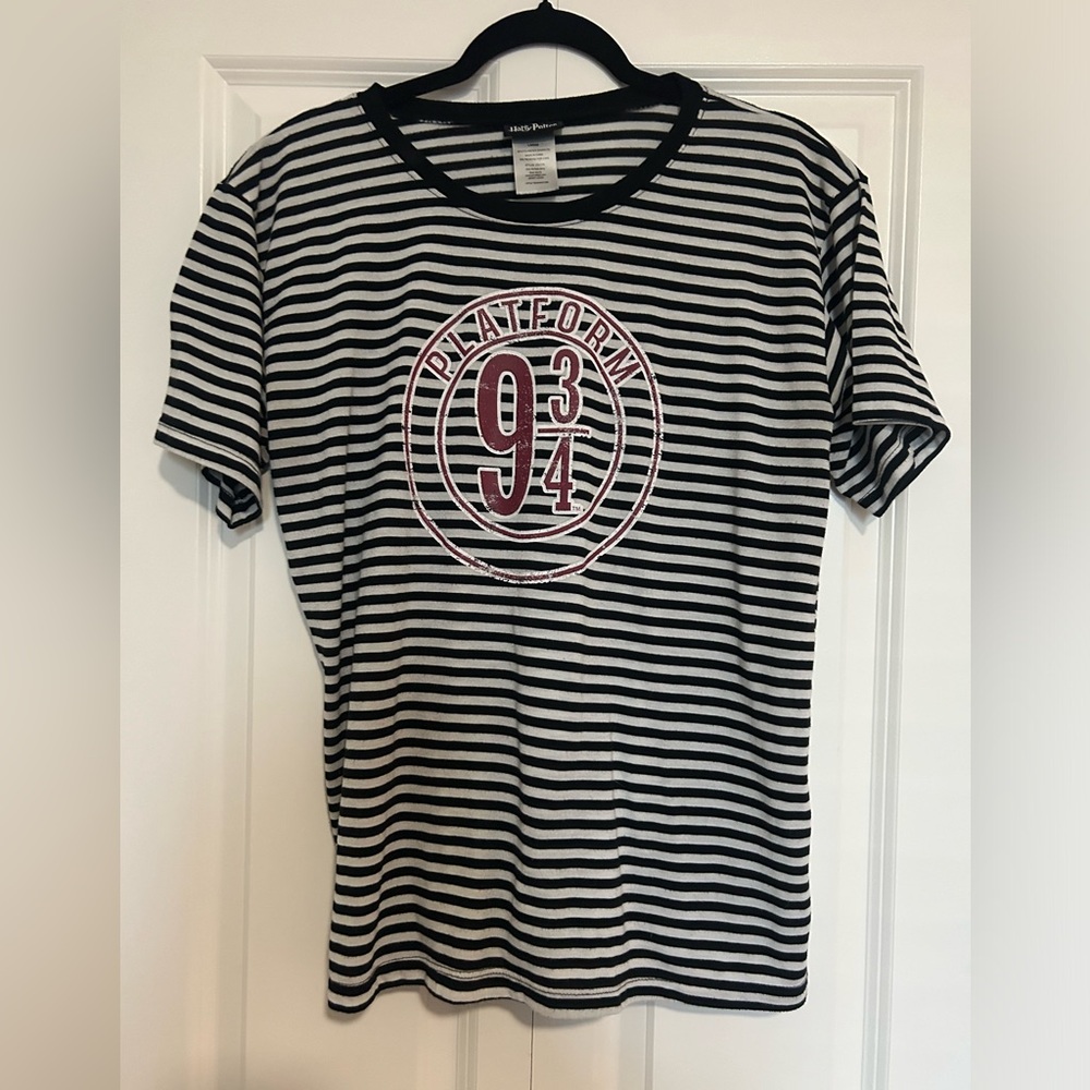 Harry Potter 9 3/4 platform stripped tshirt.